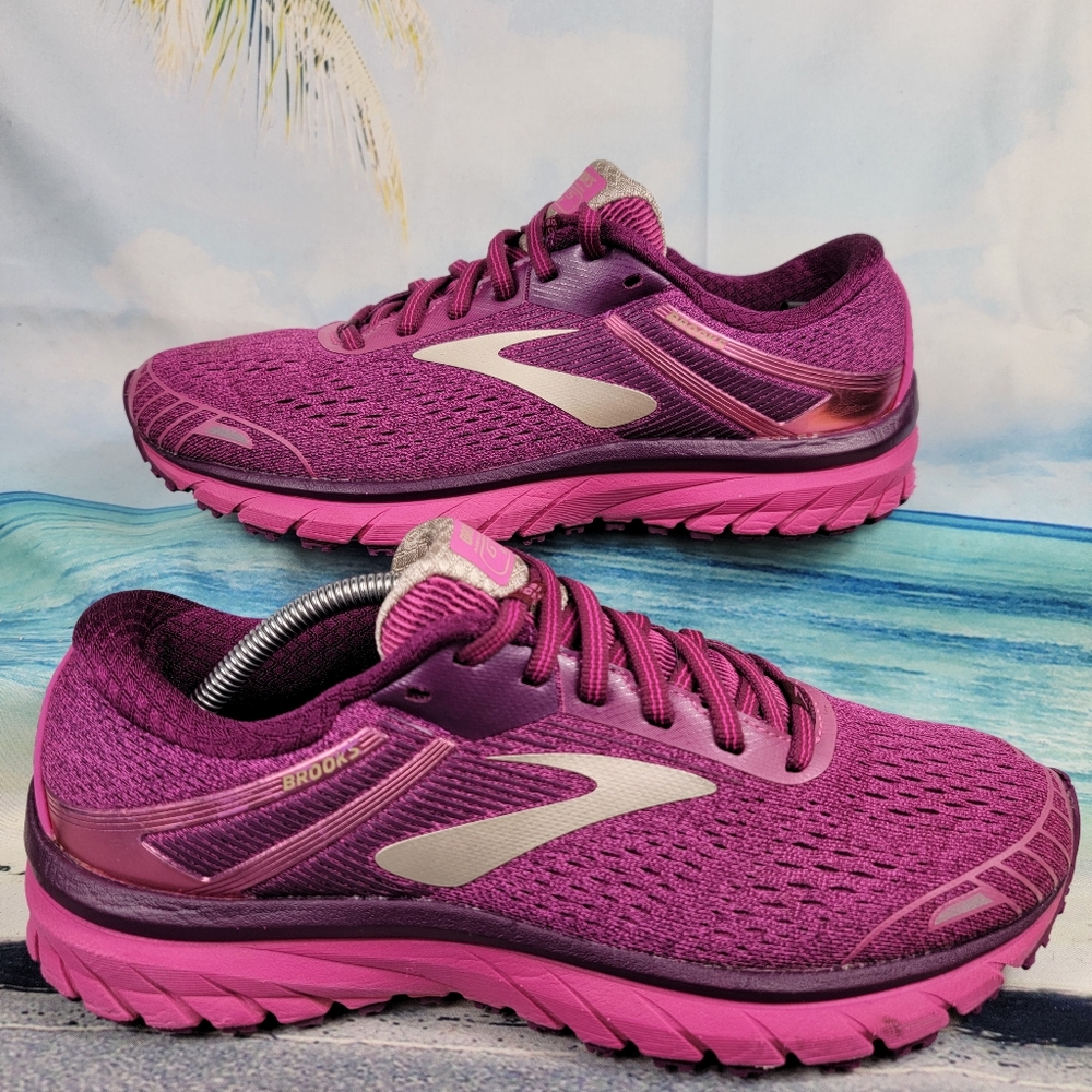 Brooks Women's Sneakers in Magenta and Pink